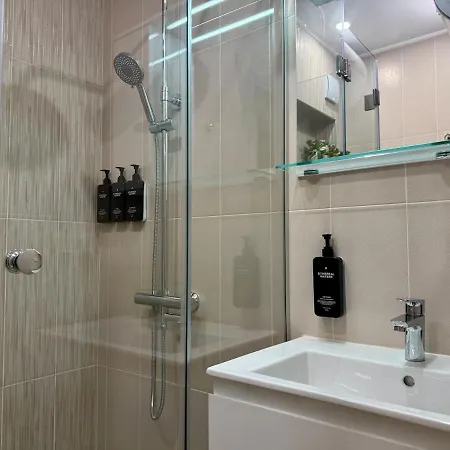 Lejlighed Cosher - Luxury With Garden & Parking